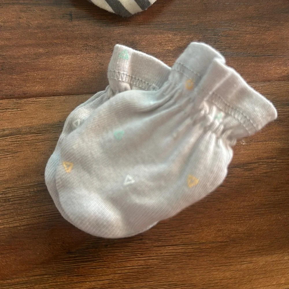 NWOT 8 pairs of no-scratch baby hand covers/mittens